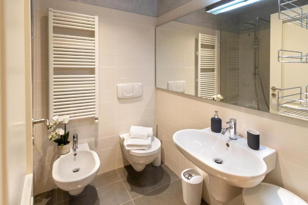 Hotel Tu Casa International Near Delhi Airport 新德里 外观 照片